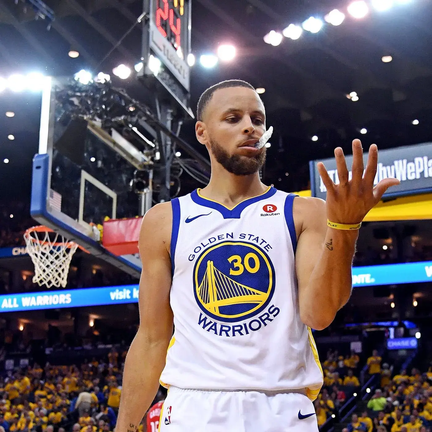 年的总冠军, 约闹剧