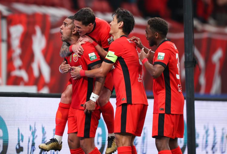 穆斯卡特的, 国安